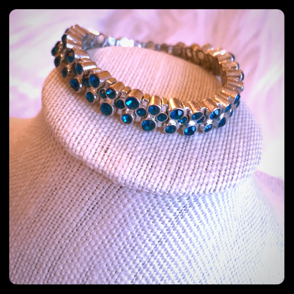 White House Black Market Stretchy Bracelet. EUC